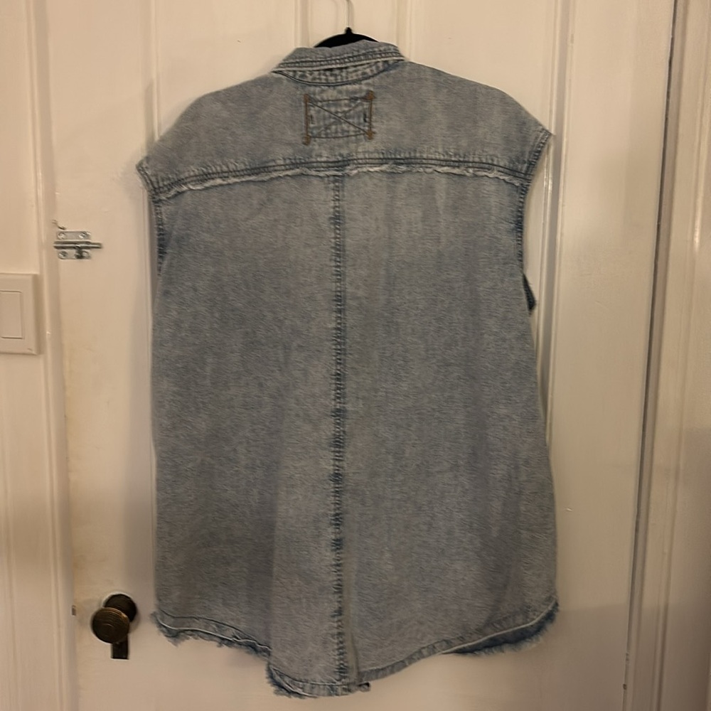 We The Free Faded Blue Denim Top - Picture 8 of 9